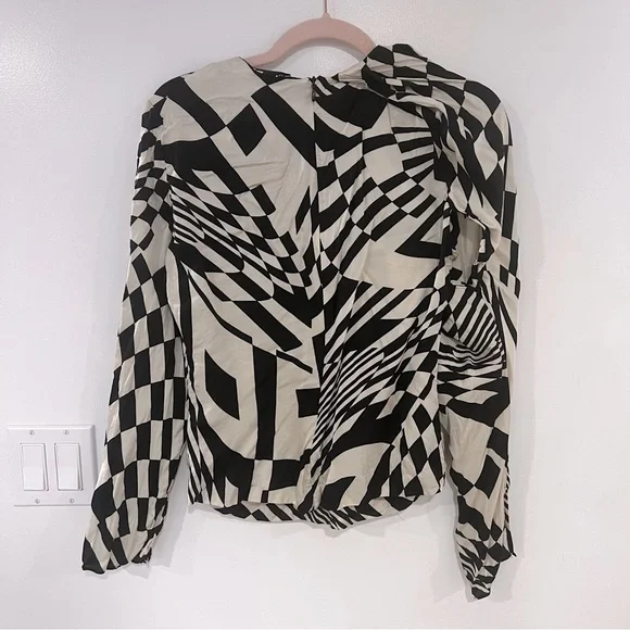 Zara Black and Ivory Pleated Top Women’s Sz M - Picture 4 of 10